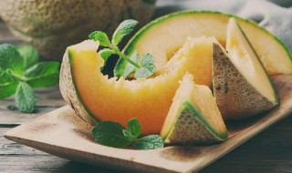 哈密瓜怎么挑选才甜（哈密瓜怎么挑选才甜甜的）