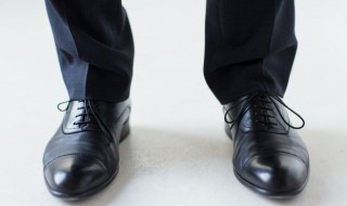 男士皮鞋鞋带怎么系好看（男士皮鞋鞋带怎么系好看图）