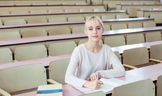 衔尾相随意思 衔尾的意思