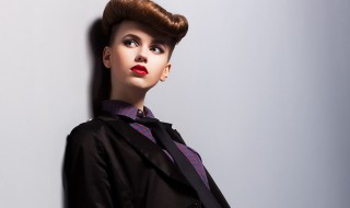 黑色微喇裤适合搭配什么上衣好看（黑色微喇裤搭配什么上衣好看?）