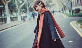 黑色风衣适合搭配什么裤子好看 黑色风衣适合搭配什么裤子好看女