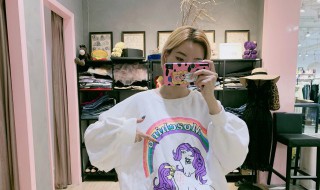 撞色衣服怎么搭配（撞色衣服怎么搭配颜色）