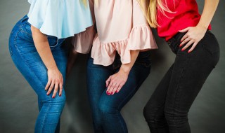 女士小喇叭牛仔裤如何搭配显潮流 女士小喇叭牛仔裤如何搭配显潮流图片