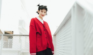 红色衣服如何搭配 红色衣服如何搭配围巾