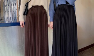 黑色百褶裙可以搭配什么上衣（黑色百褶裙可以搭配什么上衣外套）