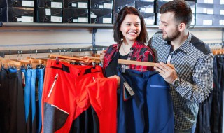 灯芯绒外套适合搭配什么裤子好看（灯芯绒外套适合搭配什么裤子好看女）