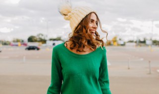 针织衫搭配什么裤子 黑色针织衫搭配什么裤子