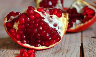 秋天的石榴怎么形容 秋天的石榴怎么形容像红灯笼