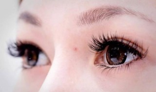 深眼窝怎么化妆改善不那么深了（眼窝深怎么化妆才不深）