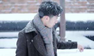 瘦男穿衣技巧（瘦瘦的男生怎么穿衣）