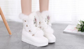 白色短靴穿搭技巧（白色短靴如何搭配）