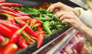 烤箱制作干辣椒的方法（烤干辣椒的做法 烤箱窍门）