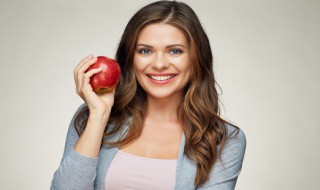 在55到60岁女人如何穿搭 在55到60岁女人如何穿搭才好看