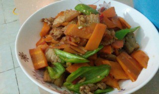 五花肉炒白菜胡萝卜片的做法（五花肉炒胡萝卜片做法窍门）