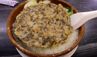 梅菜肉饼蒸饭如何做（梅菜蒸肉饼怎么做）