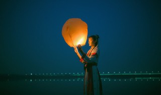 一个人的夜晚心情说说（一个人的夜晚说说心情短语）