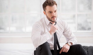 大肚男穿衣服的搭配技巧（大肚子男穿衣搭配）