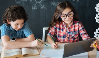 金蟾抱鲤是什么意思（金蟾抱鲤是什么意思）