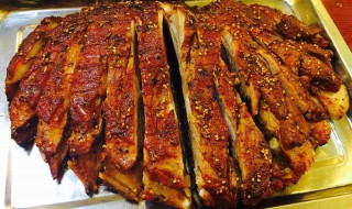 炭烤羊排怎么烤比较嫩（炭火烤羊排怎么烤好吃）