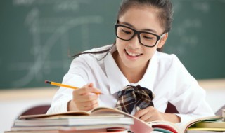 迎春节初中优秀作文（关于春节初中的优秀作文）