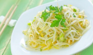 尖椒炒豆芽的做法（青椒炒豆芽做法）