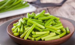 蒜苔炒猪肉丝怎么做 猪肉丝炒蒜苔的做法