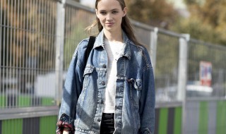 女生牛仔外套怎么搭配好看（牛仔外套怎么穿搭好看）