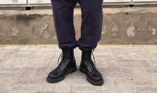 直筒卡其裤能搭工装靴吗 直筒卡其裤子配什么鞋子男