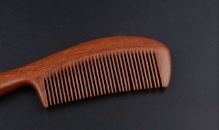 檀木梳子有什么好处（檀木梳子有什么好处值多少钱）