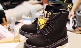 网红马丁靴系鞋带方法（网红系鞋带教程最新马丁靴）