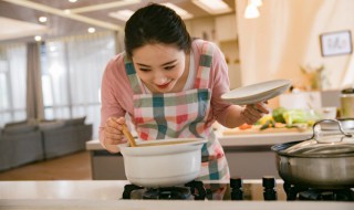 鸡汤和鸭汤哪个好（鸡汤和鸭汤哪个好吃）