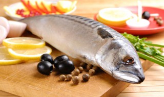 彩椒蒸鲫鱼做法（彩椒蒸鲫鱼做法视频）