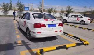 初学者侧方位停车出库技巧（侧方位停车出库的技巧）