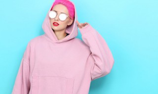 粉色卫衣怎么搭配外套 粉色卫衣怎么搭配外套男