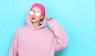 粉色卫衣适合搭配什么外套 粉色的卫衣配什么外套合适?