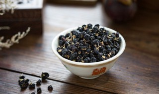黑枸杞和红枸杞哪个补肾效果好（黑枸杞和红枸杞哪个补肾效果好一点）
