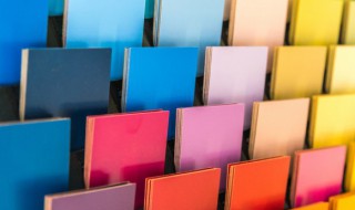 白色外套内搭什么颜色好看 小香风白色外套内搭什么颜色好看