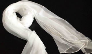 蓝色衣服搭配什么颜色纱巾 蓝色衣服搭配什么颜色纱巾图片