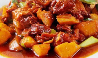 红焖土豆牛肉怎么弄 红焖土豆牛肉怎么弄才好吃
