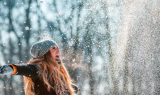 我慢慢的听雪落下的声音是哪首歌（我慢慢的听雪落下的声音是哪首歌原唱）