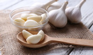 蒜蓉炒油麦菜饭店做法(蒜蓉油麦 菜的做法)