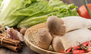 炒鸡腿菇用焯水吗（鸡腿菇炒之前用焯水吗）