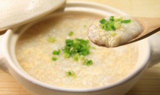 屈头鸡煲粥有什么功效（屈头鸡煲粥的功效）