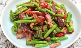 蒜心炒腊肉怎么做 蒜芯炒腊肉怎么做