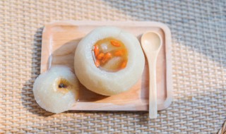 百合银耳雪梨羹怎么做 银耳百合雪梨汤的做法窍门