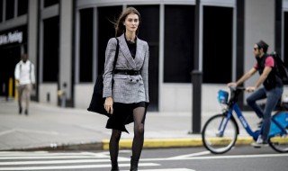 超短裙搭配（超短裙搭配什么鞋子）