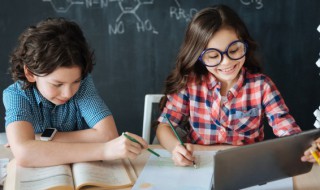 摸怎么读 攧怎么读