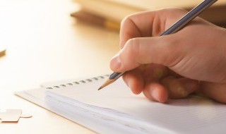 写字时正确的坐姿及其重要性 坐姿对写字的重要性