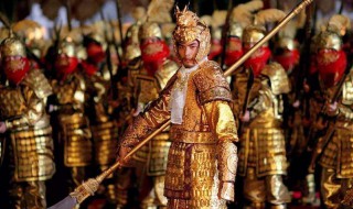 满城尽带黄金甲小皇子穿的什么（满城尽带黄金甲穿着）