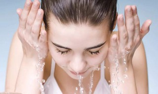 如何洗脸会使面部更加白亮（如何洗脸会使面部更加白亮呢）